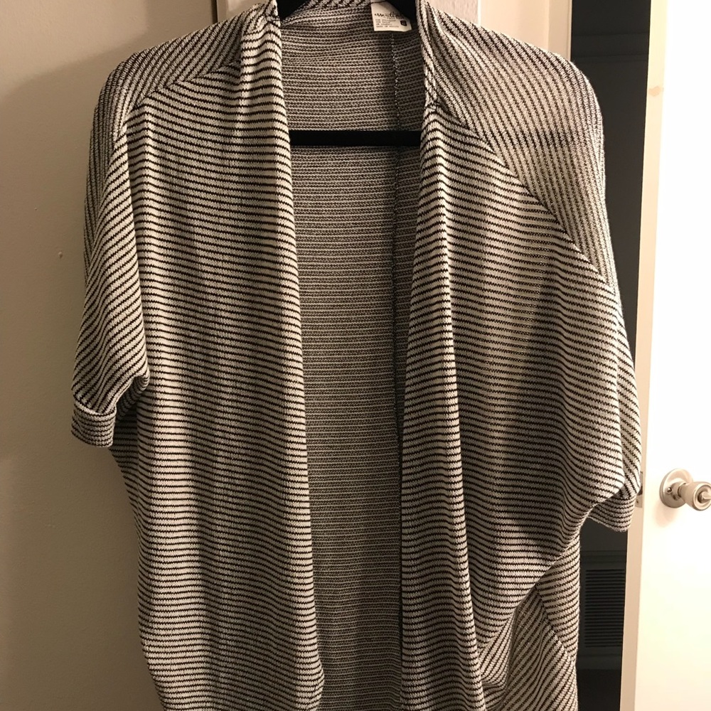 Striped sweater (half arm length)